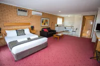 Blue Whale Motor Inn & Apartments