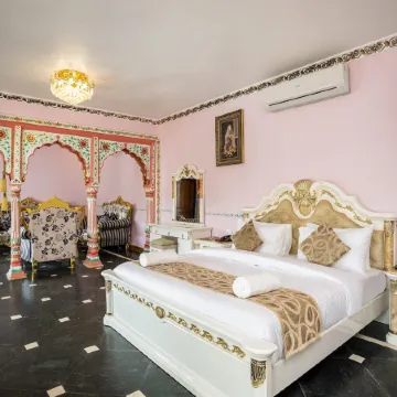 Stone Wood Riverfront Resort, Siolim