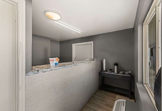 1. 로드웨이 인..