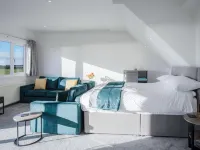 The Penthouse - 1 Bedroom Apartment - Ocean Breeze Hotels in Port Eynon