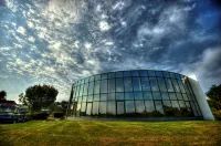 Brit Hotel Golfhotel Saint Samson Отели рядом с достопримечательностью «Кот де грани Роз»