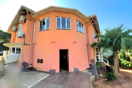 Kzn Park View Guest House Отели в г. Bluff