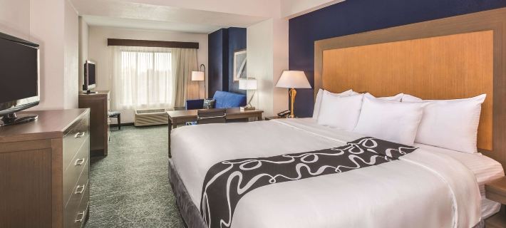 La Quinta Inn & Suites by Wyndham Philadelphia Airport Hotele w: Delaware County