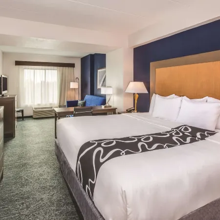 La Quinta Inn & Suites by Wyndham Philadelphia Airport