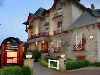 Le Castel Marie Louise - parking