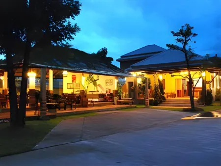 Baan Kiang Chan Resort Отели рядом с достопримечательностью «Mae Sot Tourism Centre»