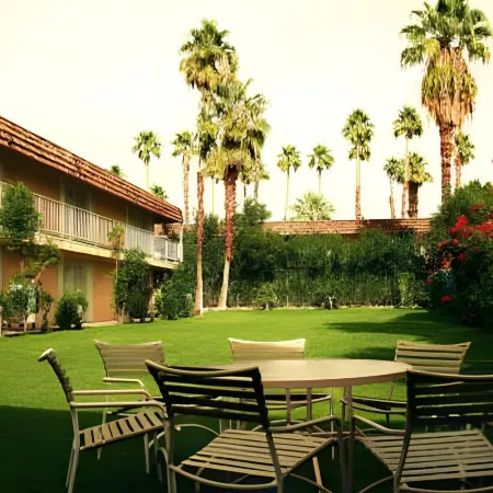 Delos Reyes Palm Springs