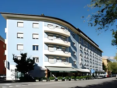 Hotel Everest
