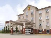 Super 8 by Wyndham Fort Nelson BC Hotel di Fort Nelson