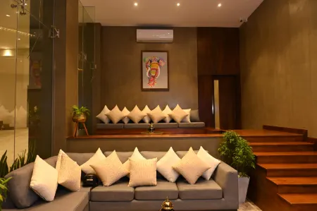 Marine Suites Отели рядом с достопримечательностью «Isipathanaramaya Buddhist Temple»