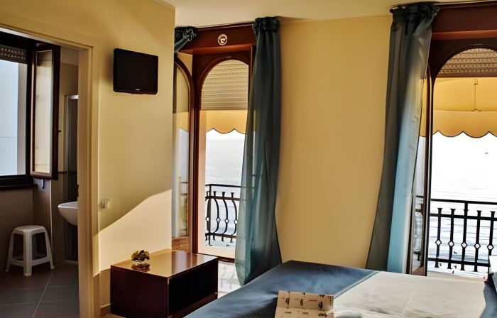 La Vista Postcard Hotel