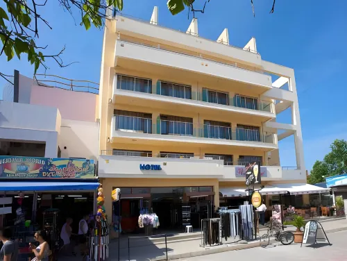 Hotel Atol - parking