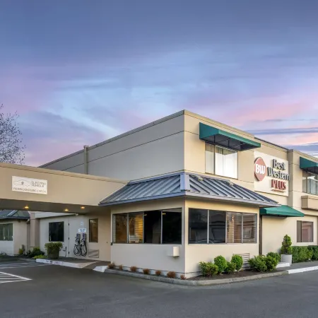 Best Western Plus Edmonds Harbor Inn