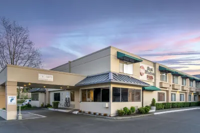 Best Western Plus Edmonds Harbor Inn Hotels in 