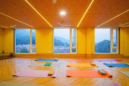 Hotel Nirvana Bliss, Behind Parmarth Niketan