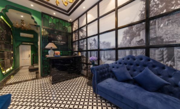 Madelise Adora Hotel & Travel