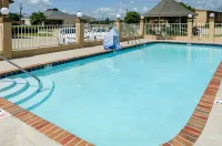 Rodeway Inn Hotels in Warren County