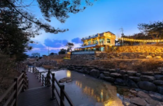 Geochang Sunflower Pool Villa Pension