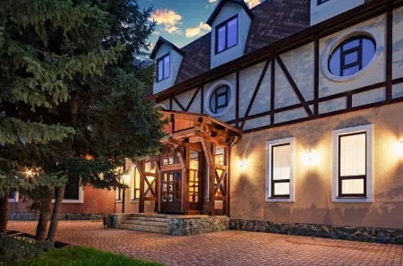 Bavaria Spa Hotel Отели рядом с достопримечательностью «School of Music»