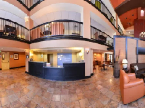 โรงแรม ฮอลิเดย์ อินน์ เอ็กซ์เพรส ปาล์ม-เดสเซิร์ท บาย IHG โรงแรมในปาล์มดีเซิร์ท