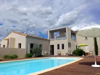 Patio de Violette Hotels in Arpaillargues-et-Aureillac