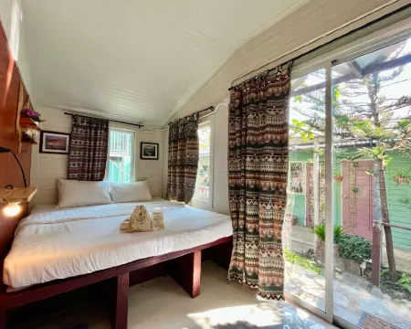 Katom Satu Hotels in Photharam