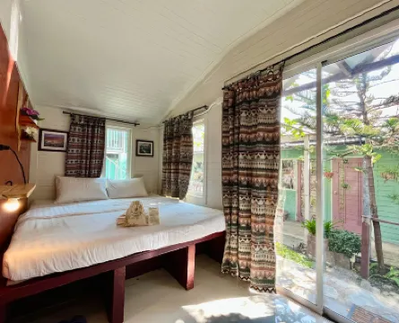 กระท่อมสาธุ Garden Cottage ที่พักใจกลางย่านเก่าโพธาราม (ย่านถนนน่าเดิน) โรงแรมใกล้โรงพยาบาลโพธาราม