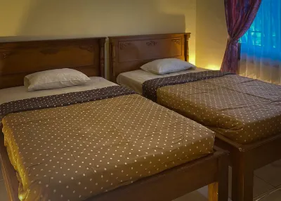 Balong Desa Lakeside Camp & Adventure Các khách sạn ở Palasari