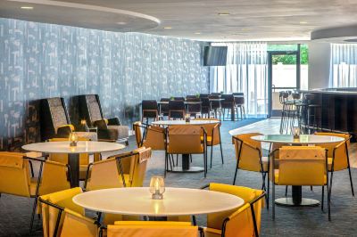 Restaurant Courtyard Boston Marlborough Photo