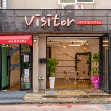 Jeju Visitor Guesthouse Отели рядом с достопримечательностью «Монумент Самсасок»