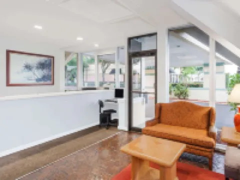 Howard Johnson by Wyndham Vero Beach / Downtown Hotels in Indian River County