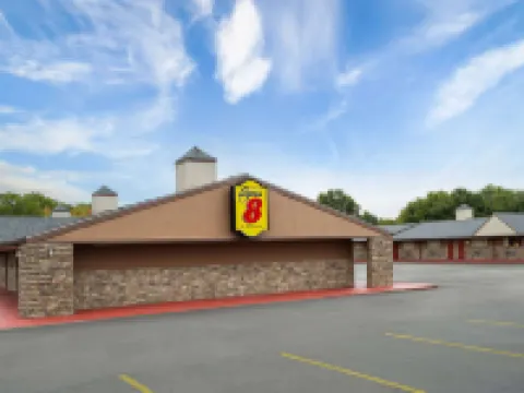 Super 8 by Wyndham Youngstown/Girard Hotels in Trumbull County