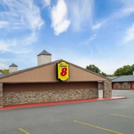 Super 8 by Wyndham Youngstown/Girard Ξενοδοχεία στην πόλη Trumbull County