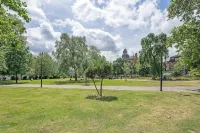 This flat offers superb transport connections Hotels in Camberwell