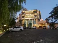 Hotel Indah Palace Solo Hotels near Solo Balapan Railway Station