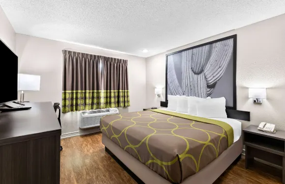 古德伊爾-鳳凰城温德姆速8酒店