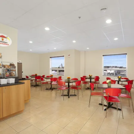 Super 8 by Wyndham Red Lake ON