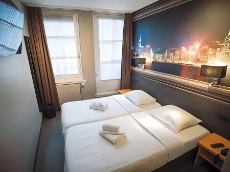 Tourist Inn One Отели рядом с достопримечательностью «Реформированная английская церковь»