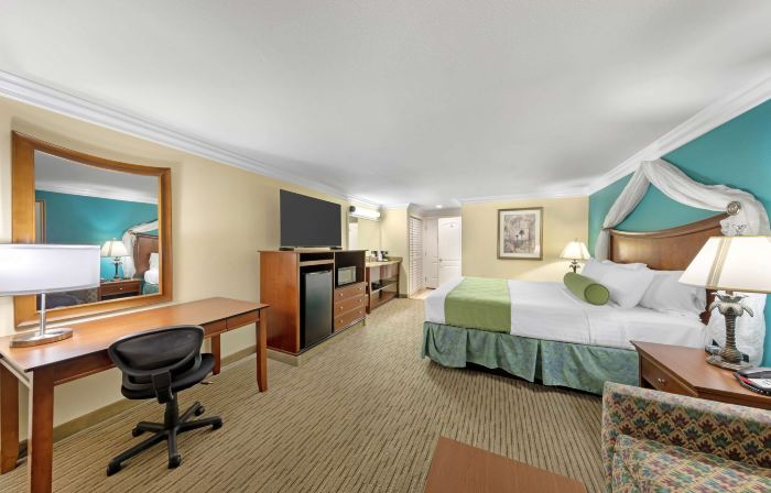 Best Western Harbour Inn  Suites