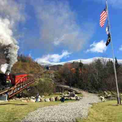 B3 New Awesome Tiny Home with AC Mountain Views Minutes to Skiing Hiking Attractions Others