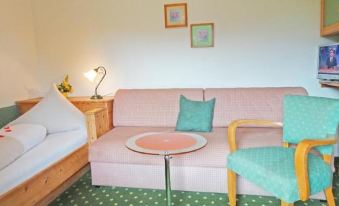 Staudacher Hof-Das Romantische Haus - Housity