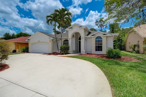 Beautiful Updated Home, Private Pool, Minutes from Downtown 5th Ave & Beaches!!!