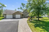 Stunning 4 Bedroom Lake Home close to everything!!