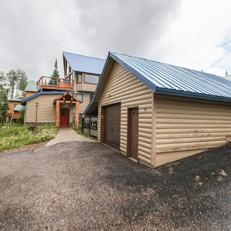 Mountain Cabin w/VIEWS in Brian Head, Utah! Fun to be had Winter, Summer & Fall!