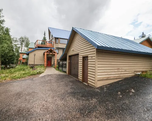 Mountain Cabin w/VIEWS in Brian Head, Utah! Fun to be had Winter, Summer & Fall! Hotels in Brian Head