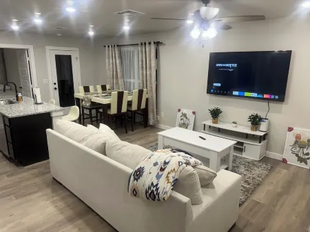 Charming 3-bedroom, 6 beds, 2 bathroom, house with AC and WiFi in awesome Odessa