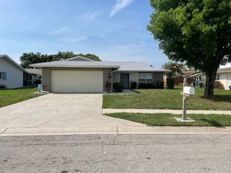 Comfortable Single Family Home with Ample Space  in center of SWFL