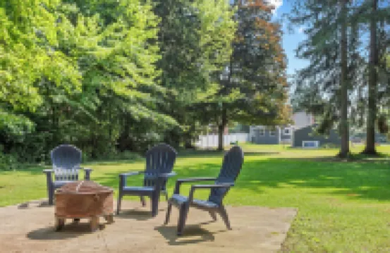 Peaceful Portage Lakes Retreat • Spacious 3Br on Private 1‑ Lot
