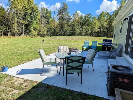 Country Cottage on the Lakeshore--Few Minutes from Beach