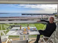 T2 apartment with sea and port view Hotels in Sarzeau